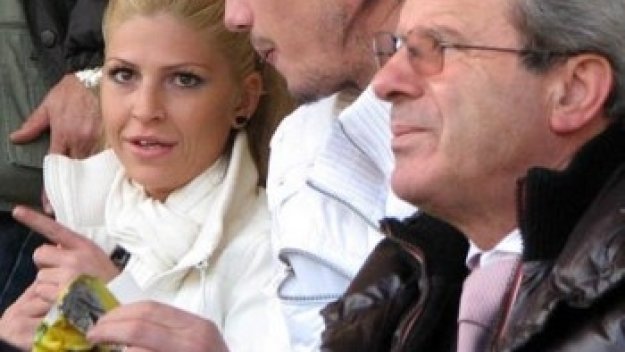 Славчо Тошев дефилира с новата пред старата