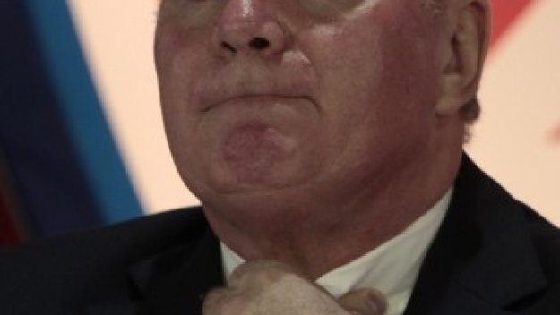 Бос на Аугсбург: Главата на Ули Хьонес щеше да стане червена