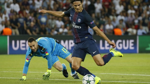 Да му се посмеем - вижте пропуските на Кавани от снощи + ВИДЕО