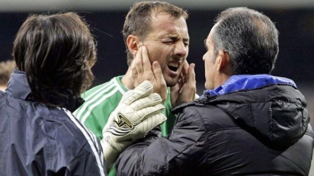 Дудек със счупена челюст