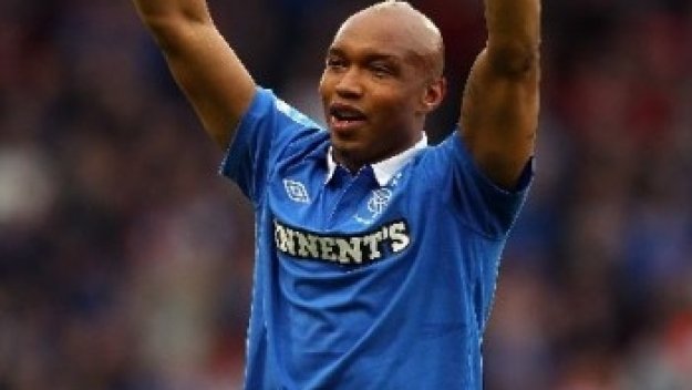 Ел-Хаджи Диуф: Възхищавам се на Кадафи, с него сме приятели