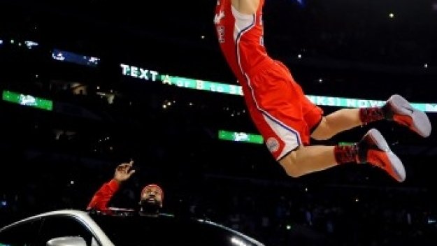 Грифин прескочи кола и стана шампион по забиване