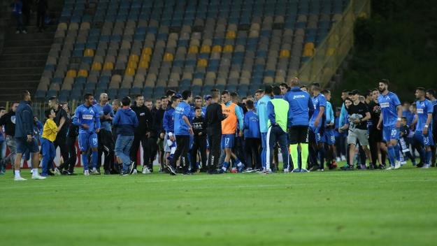 Липсата на пари в Левски спъва селекцията на "сините"