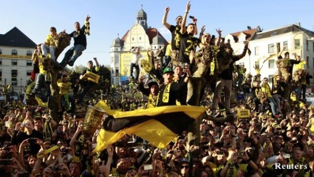 300 000 празнуват в Дортмунд