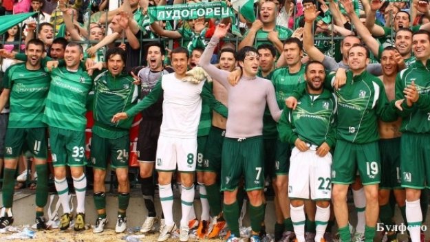 Домусчиев раздава по 4 бона в Лудогорец