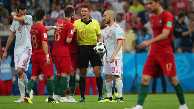 Gol.bg пита: Имаше ли дузпа за Португалия и фаул при гола на Испания? + ВИДЕО