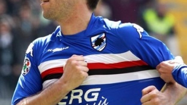 Касано обича гаджето си повече от футбола