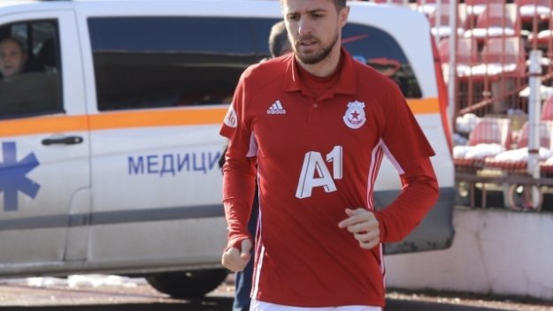 Халф на ЦСКА на лечение в Сърбия