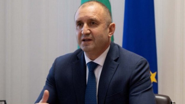 Румен Радев награждава големия шампион Иван Иванов и братовчеда на Гришо