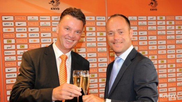 Ван Гаал обяви състава си за мача с Белгия, Ван Бомел извън него