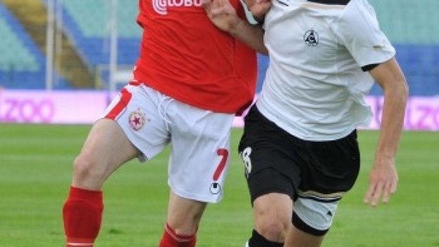 Спас на мерника на ПСВ и Аякс