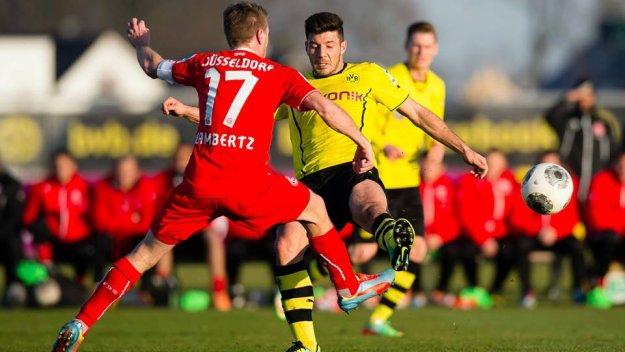 Заека с асистенция в първия си мач за Дортмунд