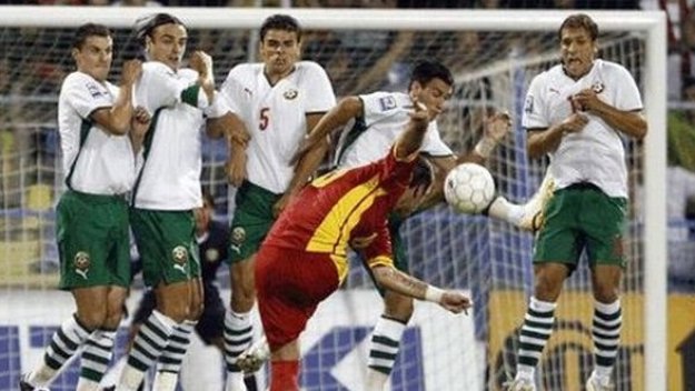 Българските фенове плащат по 5 евро за да викат за нашите в Подгорица