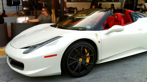 Пол Джордж се утеши с ново Ферари