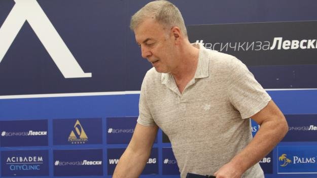 Само Наско Сираков може да спаси Левски от фалит
