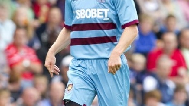 Стоук се прицели в Скот Паркър