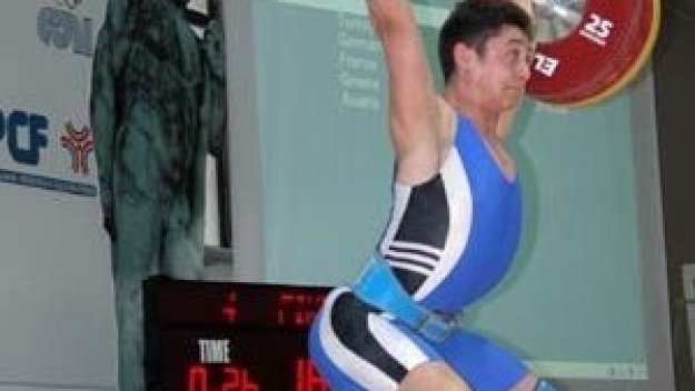 Първо уволнение в щангите