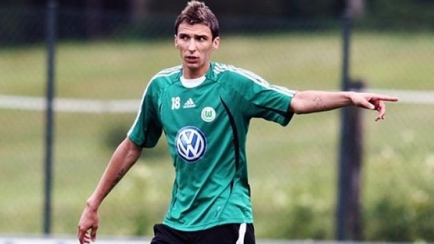 Волфсбург продължава да затъва, едвам докопа равенство срещу Айнтрахт