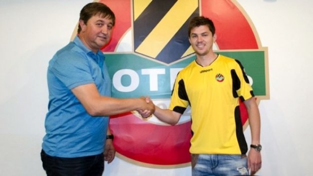 Домо подписа с Ботев Пловдив