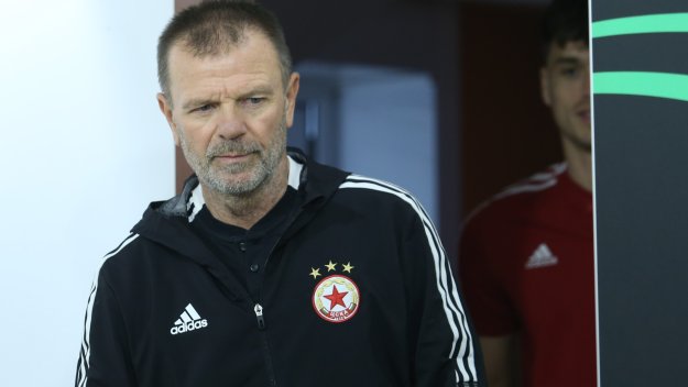 Стойчо Младенов оставя ас на ЦСКА резерва в Европа