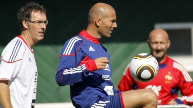 Зидан вдъхна кураж на френските национали