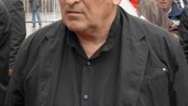 Стратега: Много трябва да се работи