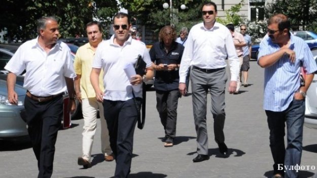 Търпението на &quot;възрожденците&quot; се изчерпва