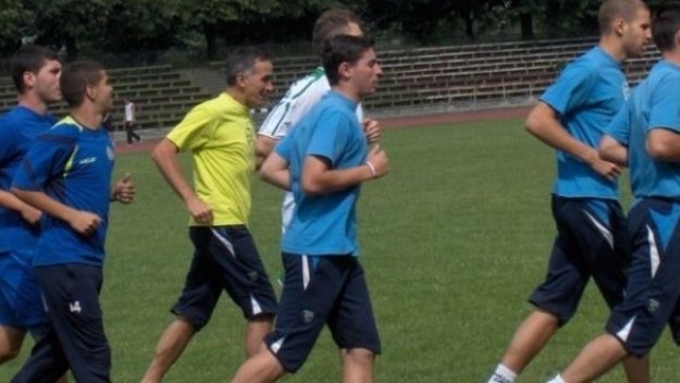 Академик закъса за пари