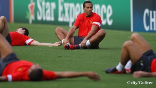 Рио Фърдинанд с първи фаул от април 2010-а година