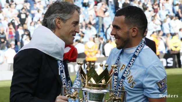 Манчини засипа с комплименти Тевес