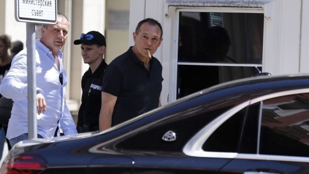 Специализираната прокуратура и МВР влязоха в офисите на Васил Божков