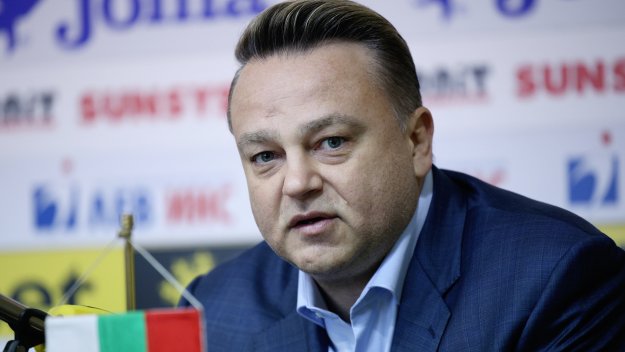 Градев за Бербатов: В щаба му има съмнителен човек за "черно тото"