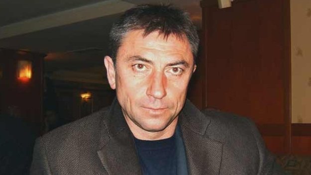 Батков бие шута на Гибона от Левски