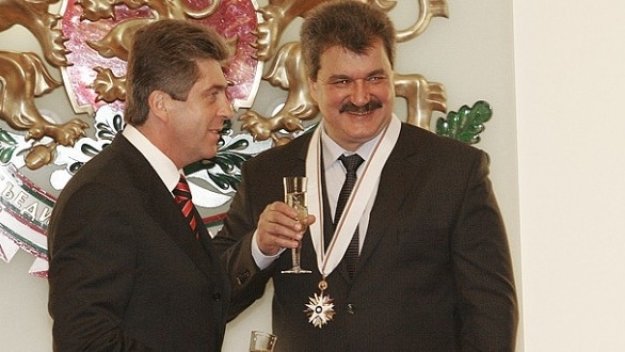 &quot;Бай Ганьо&quot; или &quot;Гърнето&quot; ще спечели &quot;вечното дерби&quot; на обидите?