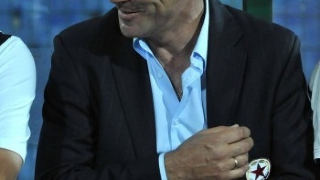 Треньорът на ЦСКА работи на юнашко доверие на &quot;Армията&quot;