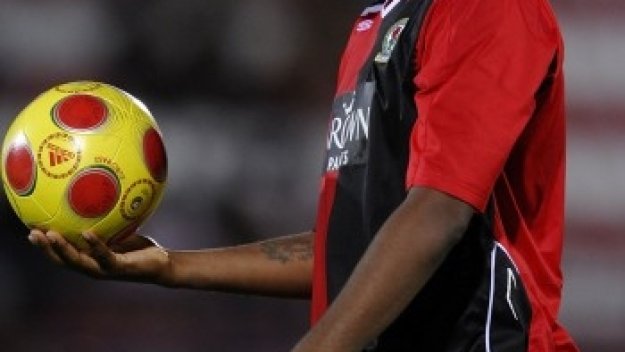 Бени Макарти предпочита да си взима заплатата, вместо да играе футбол