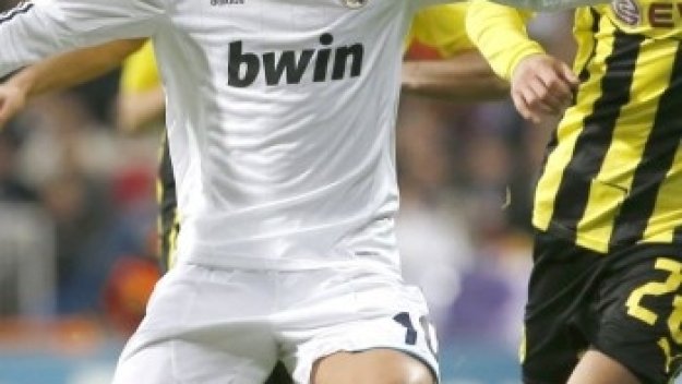 В Испания: Реал засилва Йозил в Борусия Дортмунд