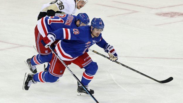 "Пингвините" на една победа от финал на Изток