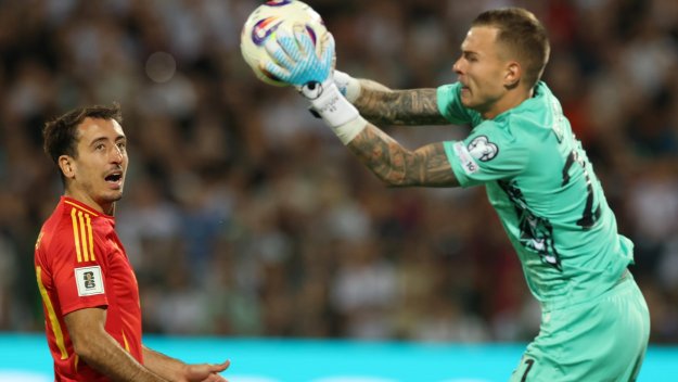 Статистиката крещи, критиците сричат: Вуцов е вратар №1 в Европа!