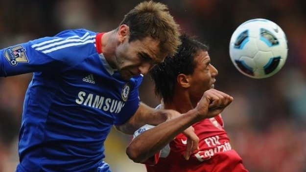 Челси започна преговори с Иванович за нов договор