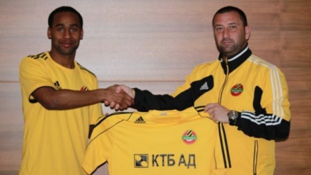 Левски привлича Луис Педро до броени дни