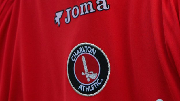 Таймаут във футбола: В Англия заобикалят правилата по хитър начин 