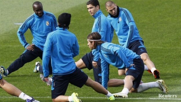 Марсело и Ди Мария в групата за дербито