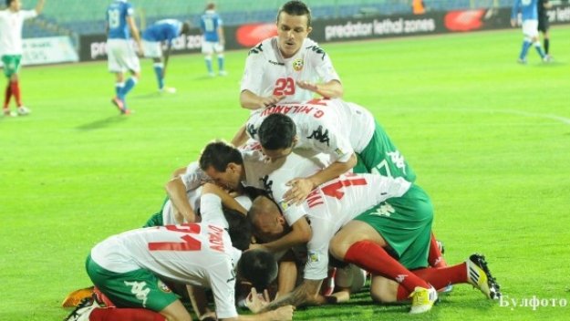 Над 20 000 фенове ще викат за &quot;лъвовете&quot; срещу &quot;червения динамит&quot;