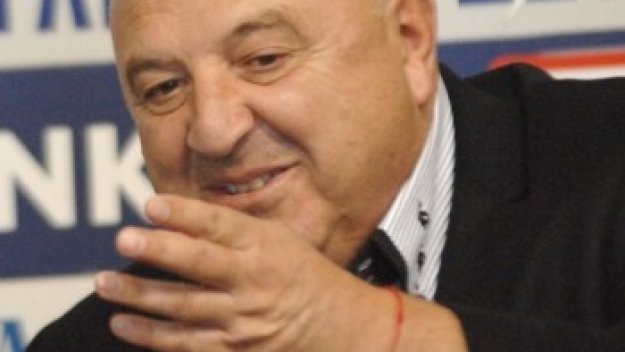 Венци Стефанов дава по 10 000 лв. на играч, ако Славия вземе купата