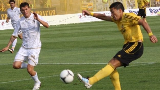 Вирус повали левия бек на Ботев Пловдив