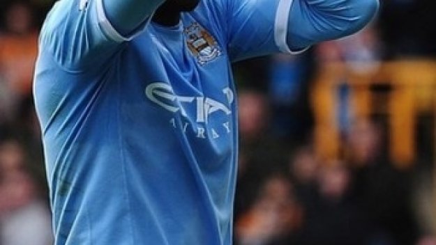 И Уест Хем се нареди на опашката за Адебайор