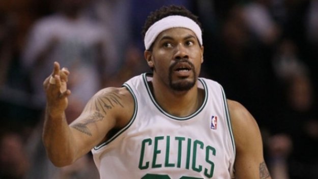 Никс ще връща Рашиид Уолъс в НБА