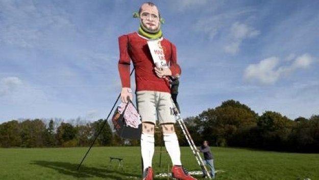 Горят Уейн Руни на клада