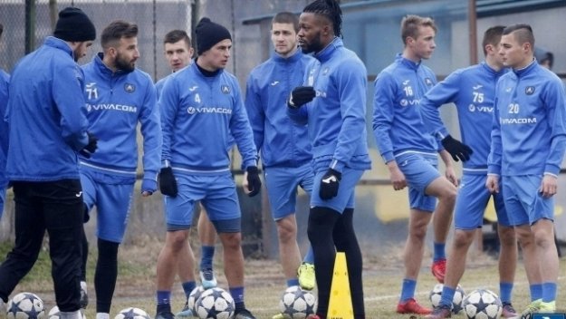 Левски ще бие Юнайтед вместо Локомотив